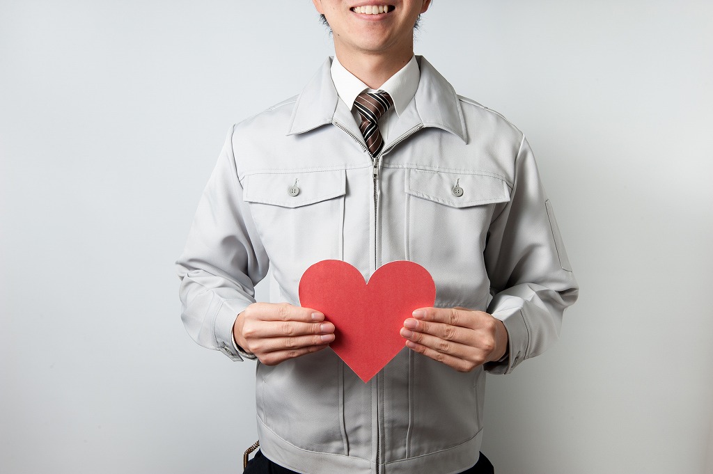 ハートを持つ男性